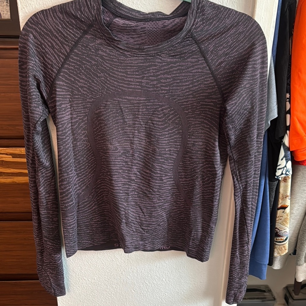 Lululemon swiftly tech long sleeve race length size 6